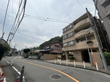 【神奈川県/横浜市中区根岸町】ヴェリテ根岸森林公園 前面道路