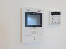【神奈川県/横浜市鶴見区向井町】シティウインズパークフロント リビング:モニター付インターホン
