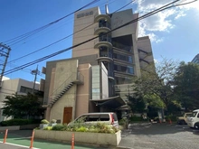 【東京都/調布市布田】調布パークホームズ 飯野病院（現地より約470m）：産婦人科、小児科、内科の窓口がございます。
