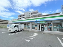 【神奈川県/横浜市港北区綱島東】クオス綱島ザ・レジデンス ファミリーマート横浜綱島東店（現地より約500m）