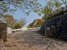 【神奈川県/鎌倉市岩瀬】ザ・パークハウスオイコス鎌倉大船 鎌倉市立岩瀬中学校（現地より約1,600m）
