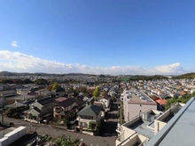 【神奈川県/横浜市栄区東上郷町】コスモ港南台エクステージ 眺望：ルーフバルコニーから