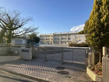 【神奈川県/横浜市栄区東上郷町】コスモ港南台エクステージ 庄戸小学校（現地より約1,169m）