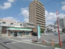 【埼玉県/川口市中青木】プラウド川口中青木 ファミリーマート川口幸町二丁目店（現地より約210m）