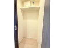 【大阪府/箕面市船場西】プラウド箕面船場 廊下収納