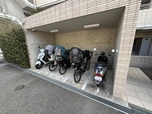 【兵庫県/西宮市神園町】夙川苦楽園口レジデンス バイク置場
