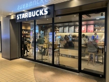 【埼玉県/志木市本町】パークホームズ志木ステーションファースト スターバックスコーヒーエキア志木店（現地より約180m）：志木駅構内