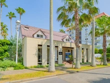 【神奈川県/逗子市小坪】逗子マリーナ本館 マンションギャラリー（現地より約50m）：