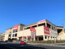 【神奈川県/横浜市鶴見区東寺尾】シティクレスト東寺尾壱番館 島忠ホームズ 横浜鶴見店（現地より約500m）：同建物内にスーパー三和横浜鶴見店がございます。