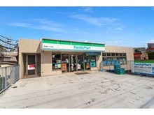 【神奈川県/横浜市港北区箕輪町】プラウドシティ日吉 レジデンスIII ファミリーマート箕輪町一丁目店（現地より約580m）
