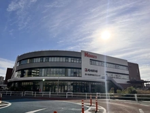 【埼玉県/さいたま市中央区上落合】パークスクエアさいたま新都心　エアーズコート 島忠ホームズ　さいたま中央店（現地より約600m）：併設店舗
角上魚類ホームズさいたま中央店
ダイソー島忠ホームズさいたま中央店
さいたま中央クリニック等