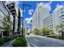 【東京都/港区新橋】リビオレゾン新虎通り 新虎通り（虎ノ門方面）（現地より約30m）