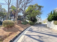 【神奈川県/横浜市中区根岸加曽台】ガーデン南山手3号棟 敷地内