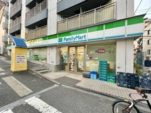 【東京都/新宿区弁天町】牛込中央マンション ファミリーマート牛込柳町駅前店（現地より約390m）：