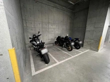 【神奈川県/横浜市神奈川区青木町】ライオンズ横濱マークレジデンス バイク置場