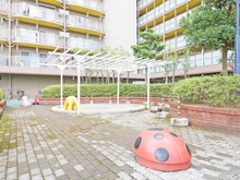 【千葉県/千葉市美浜区稲毛海岸】稲毛東映マンション B棟 敷地内