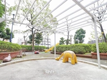 【千葉県/千葉市美浜区稲毛海岸】稲毛東映マンション B棟 敷地内