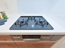 【埼玉県/さいたま市桜区道場】サクラディア サークルコート キッチン：三口コンロ