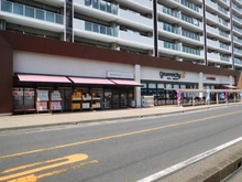 【埼玉県/さいたま市桜区道場】サクラディア サークルコート グルメシティ浦和道場店（現地より約1m）：マンション敷地内