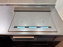 【東京都/武蔵野市御殿山】井の頭第2パークサイドマンション キッチン：IHクッキングヒーター（グリル・オーブン機能付き）