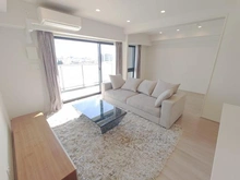 【埼玉県/さいたま市浦和区岸町】ザ・パークハウス浦和岸町 リビング・ダイニング：家具調度品は価格に含まれません