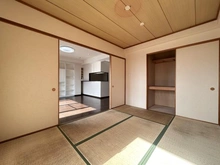 【埼玉県/さいたま市南区南本町】ライオンズステージ南浦和 和室：襖を閉じて一つの居室としても利用可能です