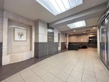 【埼玉県/さいたま市南区南本町】ライオンズステージ南浦和 ラウンジ：ソファ・テーブルがあります