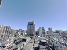 【埼玉県/さいたま市浦和区仲町】パークホームズ浦和仲町二丁目 眺望：裏門通り沿いに存し、周辺に高い建物はありません（2026年3月現在）。