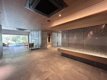 【埼玉県/さいたま市浦和区仲町】パークホームズ浦和仲町二丁目 共用部：ソファ・テーブルのあるラウンジがあります