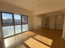 【埼玉県/さいたま市浦和区上木崎】ルネサンス浦和上木崎 リビング・ダイニング：LDは、南東・南西の2面採光で明るいです。
