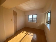 【埼玉県/さいたま市浦和区上木崎】ルネサンス浦和上木崎 洋室：ウォークインクローゼットを完備しています。