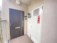 【埼玉県/さいたま市浦和区針ヶ谷】コープ野村浦和 2号棟 玄関