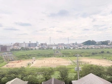 【埼玉県/さいたま市南区大字太田窪】南浦和第2ダイヤモンドマンション 眺望：上谷沼運動広場が見えます。