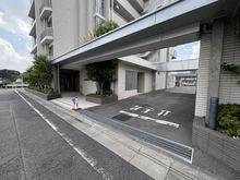 【埼玉県/戸田市本町】プラウド戸田公園パークフロント アプローチ