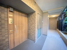 【埼玉県/さいたま市浦和区前地】プラウドシティ浦和ガーデンコート 玄関