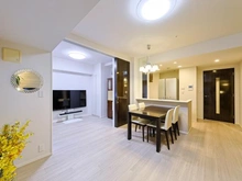 【埼玉県/さいたま市浦和区常盤】パークスクエア浦和常盤 リビング・ダイニング：（奥）洋室