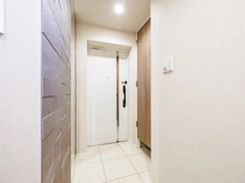 【埼玉県/さいたま市浦和区岸町】ルピアシェリール浦和岸町Viola 玄関：シューズインクローク付き