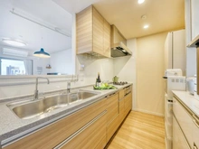 【埼玉県/さいたま市浦和区仲町】オーベル浦和レジデンス キッチン：☆ディスポーザー付き