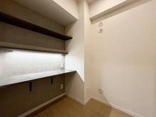 【埼玉県/三郷市さつき平】パークフィールドみさと三街区二号館 サービスルーム（納戸）