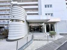 【埼玉県/三郷市さつき平】パークフィールドみさと三街区二号館 エントランス