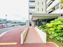 【千葉県/松戸市新松戸】新松戸中央パークハウスB棟 アプローチ