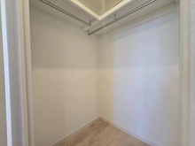 【千葉県/柏市向原町】プラウドシティ柏ノーブルコート 収納：北西側洋室：約6.0帖のウォークインクローゼット