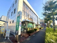 【埼玉県/三郷市幸房】グレースハイツ三郷 埼玉りそな銀行 三郷支店（現地より約920m）