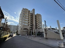 【埼玉県/吉川市栄町】モアステージ吉川ライネスハイム B棟 外観