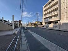 【埼玉県/吉川市栄町】モアステージ吉川ライネスハイム B棟 前面道路