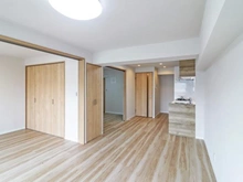 【千葉県/松戸市上本郷】マンション第八松戸 リビング・ダイニング：（左）洋室