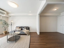 【千葉県/松戸市小根本】プラウド松戸 リビング・ダイニング：（右奥）洋室