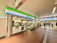 【千葉県/印西市中央南】ヴェレーナシティ千葉ニュータウン中央　ザ・フロント ファミリーマート千葉ニュータウン中央駅店（現地より約240m）：