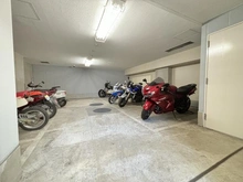 【千葉県/船橋市北本町】プラウド船橋二街区 バイク置き場