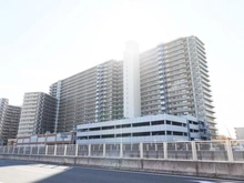 【千葉県/千葉市美浜区幸町】シーブレス 外観：写真中央奥の建物